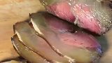 奶奶珍藏了三年的老腊肉，切开后晶莹剔透流油，看着都流口水！