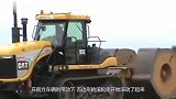 最“放荡不羁”的一台压路机，发动起来像跳舞，网友过于魔性