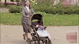 国外恶搞：修女出门带个孩子，路人看见有点蒙！