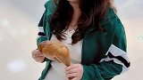 做猪就是吃，无忧无虑多开心啊！
