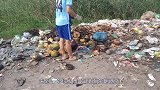 老外在垃圾堆捡来废弃笔记本电脑，一顿霍霍后，价值瞬间翻倍！