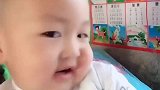 这小孩的表情真丰富啊有点意思啊