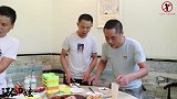 兄弟三个进城吃火锅老三样，酒上桌菜下锅，自助火锅吃成麻辣烫