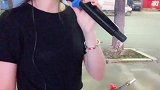 气质美女翻唱这段《出局》，歌词走心，分享给大家！