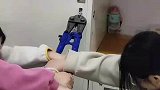 五个女生撬不动一把锁，这杠杆定理白学