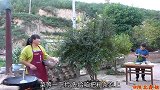 天凉了，教你在家做牛骨汤火锅吃，汤香味浓，比在外面吃都过瘾！