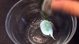 风油精加上牙膏可以起到你想象不到的作用哦，不信你看