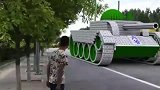 还以为是麻将做的“坦克”，看到这一幕我笑了，这特效真牛逼！