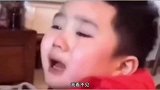 搞笑视频，憋坏的小朋友，已经迫不及待要出去了