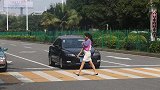 开车撞到闯红灯的行人，责任归谁？交警：不长记性吃亏就是你！