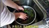 这才是香椿的正宗做法，我家每年都会这样做，出锅鲜香味美又下饭