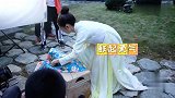陈钰琪“疯”眠晚捉鸡，原来是这样拍的，片场太搞笑了！