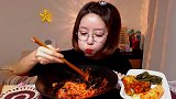 韩国美女试吃美味拌面，碗比脸大，超满足