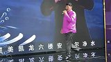 果然人靠衣装马靠鞍，大衣哥穿着小衣服太帅气了，瞬间被圈粉了！