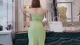 身材火辣辣照镜子美滋滋