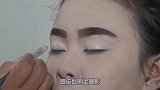 女子皮肤黝黑又丑，涂抹上厚厚的妆容，结果没人认出来