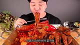 韩国美女极限挑战“爆辣”章鱼，一口一个，小编都替她胃疼