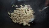 喝酒还待瞅菜单，媳妇丰炒盘盘菜，即下酒也下饭，全盘吃光超过瘾