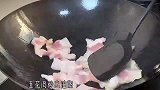 不知道吃什么的时候，你就做这个干锅土豆片