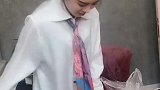 男同事不帮忙，在一边拍视频，真把我当兄弟
