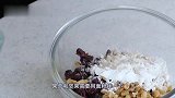 为了把蛋糕卖的更贵，大师将其做成金色的王冠！女孩子们超喜欢！