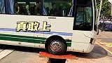 艺高人胆大，司机是真敢上