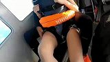 美女千米高空跳伞，空中景色非常美丽