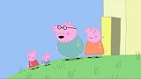 小猪佩奇：猪爸爸拿出割草机，遭猪妈妈嫌弃，还没用就坏了！