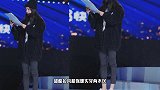 杨幂彩排私服曝光，毛绒外套搭配豹纹牛仔裤，又酷又A