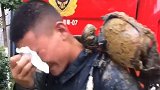 心疼！火锅底料加工车间起火 消防员身上被辣椒油辣得通红