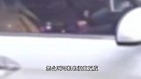 警方回应网传司机车内去世车前被贴罚单：系停车缴费单