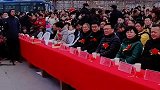 大衣哥的演出现场，第一排的都是什么人，我怎么一个也不认识呢