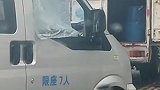 这哥们绝对是个人才呀。