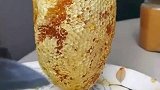 这才是正宗的蜂巢蜜，一刀切下去，甜哭