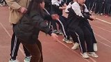 为了拔河比赛能赢，老师也是操碎了心