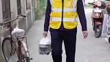 悬疑片，客户两次暗示外卖小哥立马报警，你能看出是哪两次暗示吗？
