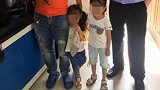 心真大！杭州一对夫妻吵架男子追老婆 将两个女儿忘路边