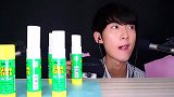 另类的吃货，吃“胶水棒”的小哥哥