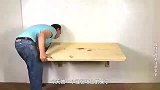 木工老师傅手工制作钉在墙上的折叠桌，简单实用，节省空间
