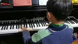 一直觉得弹钢琴的男孩子非常迷人，绅士