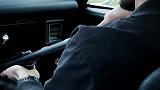 女警察遭同事与黑邦陷害，幸好女警察留了一手