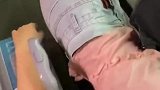 公交站台遇到的小姐姐，究竟是经历了什么，才会这样！