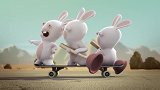 疯狂的兔子：兔子觉得自己滑板太慢，突然一辆汽车出现！