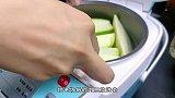 煮米饭时放一个茄子,这种做法第一次见,出锅瞬间变美食,太香了