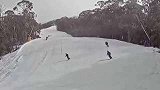 澳大利亚：发生罕见地震，地动山摇游客淡定滑雪