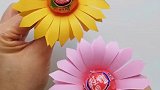 用棒棒糖来做朵小花送给小朋友吧