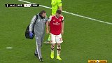 1-0到1-2！愤怒枪迷看台怒举红色小纸片：埃梅里下课！