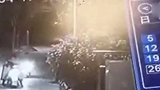 湖南一老人被撞倒后遭肇事者带走 事发五天仍下落不明