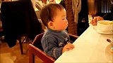 小萌娃吃饭：困、好困、好吃,如此顺序不断重复,太可爱了