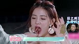 徐璐张铭恩海滩吃晚餐，张铭恩主动喂徐璐吃，好甜蜜